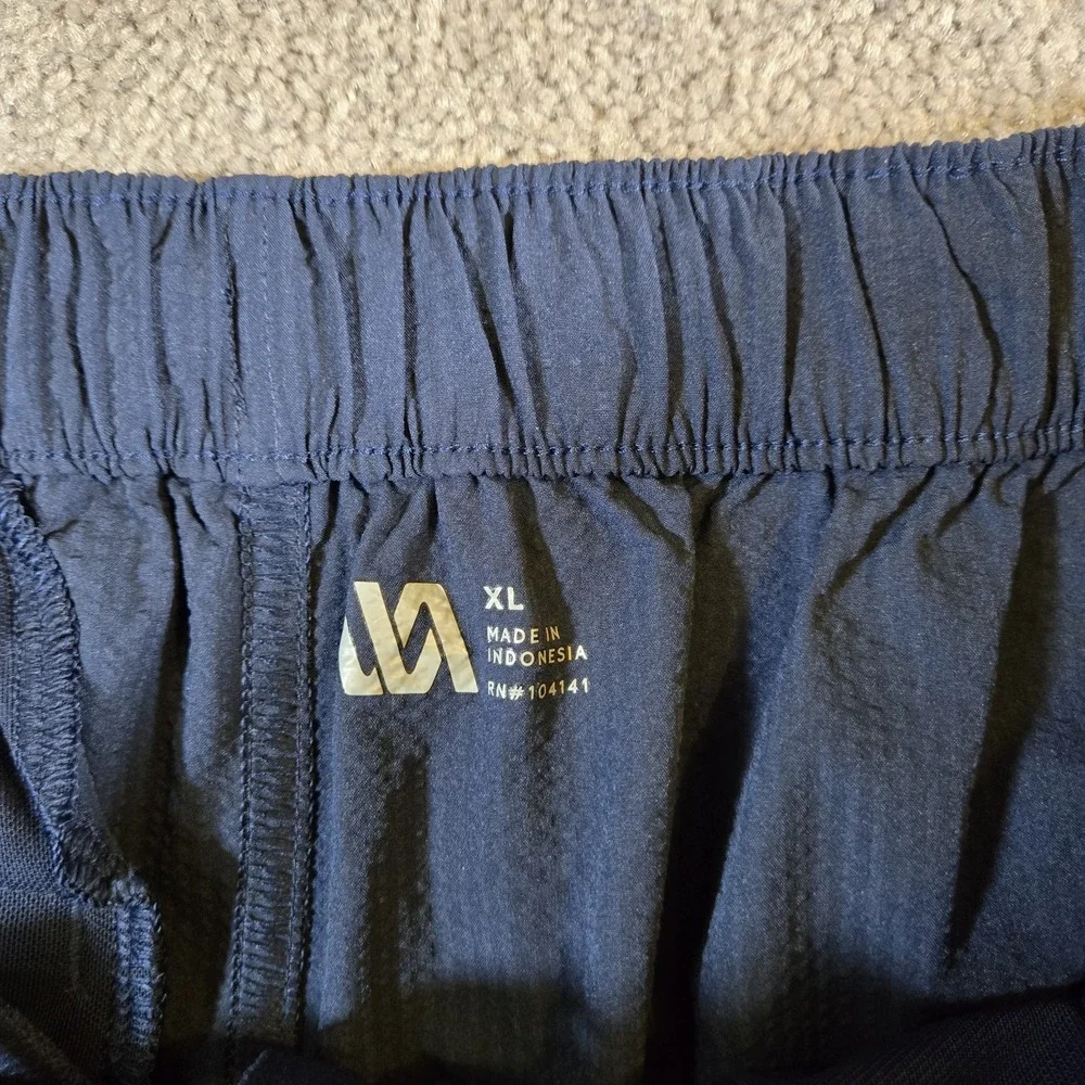 VRST Men's Relaxed Fit Shorts Size XL 5 Inch Inseam Navy Blue NWT